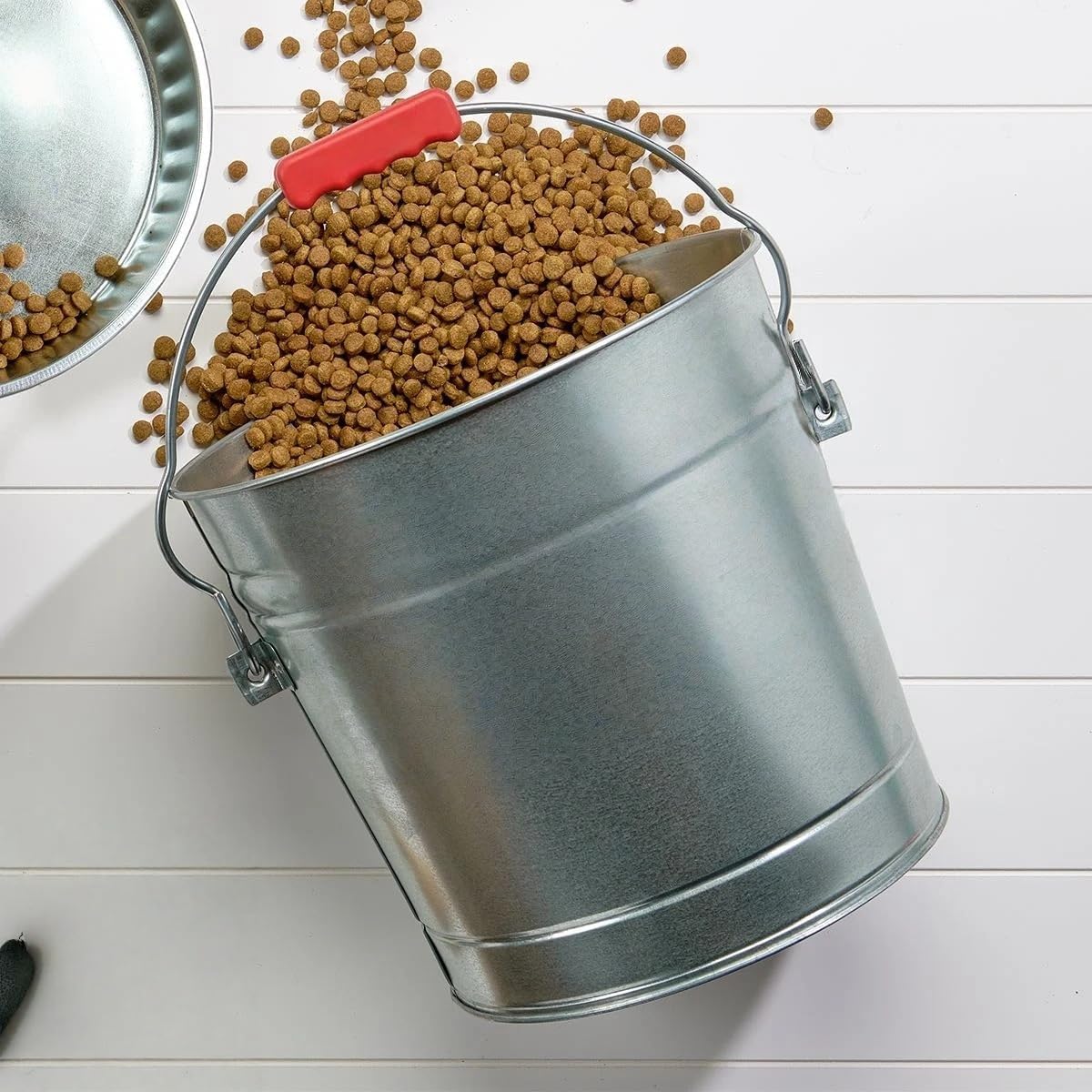 6-Gallon Galvanized Steel Storage Can with Locking Lid J3616